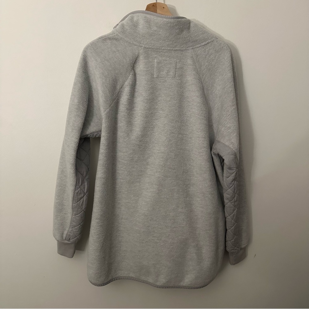 ⭐️ Abercrombie & Fitch | Gray Asymmetrical Quilted Jacket - Picture 7 of 7